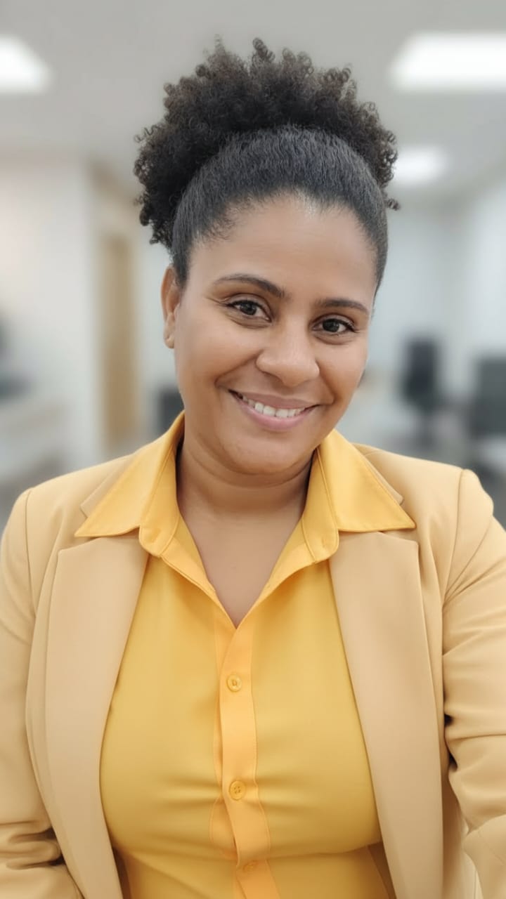 Clélia Santos - Vendedora de Móveis